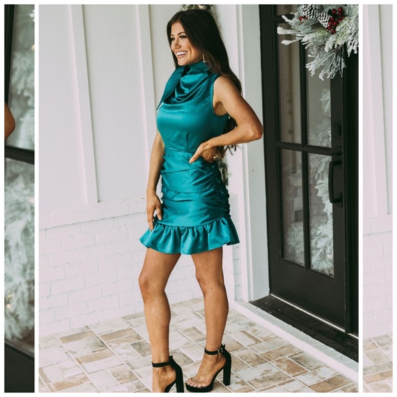 TCEC Ruched Mini Dress In Green - Picture 4 of 7